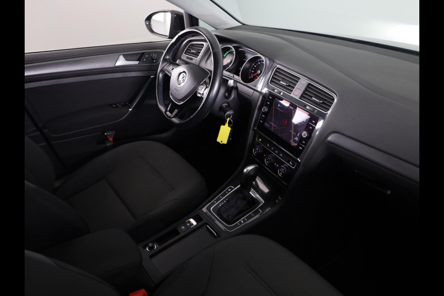Volkswagen e-Golf E-DITION 136PK | Automaat | Navigatie | Cruise control | Parkeersensoren