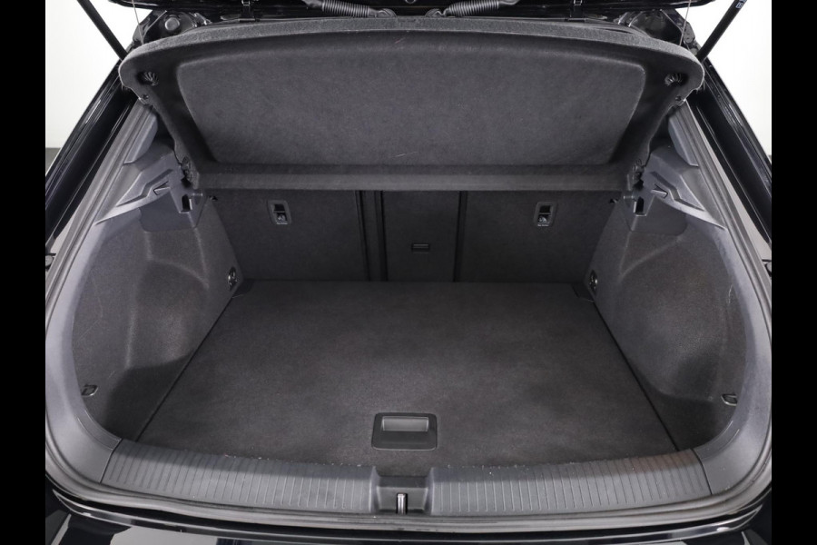 Volkswagen T-Roc 1.5 TSI R-Line 150 PK DSG | Blackstyle | Trekhaak afneembaar | ErgoActive Stoel Pakket | Navigatie |