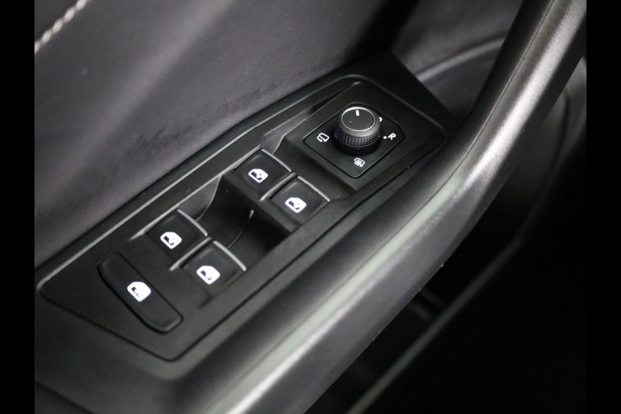 Volkswagen T-Roc 1.5 TSI R-Line 150 PK DSG | Blackstyle | Trekhaak afneembaar | ErgoActive Stoel Pakket | Navigatie |