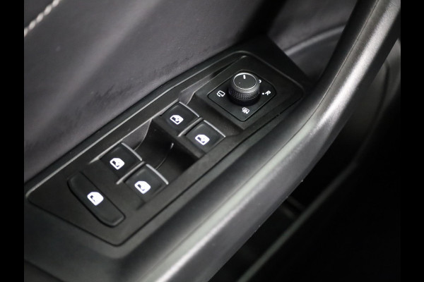 Volkswagen T-Roc 1.5 TSI R-Line 150 PK DSG | Blackstyle | Trekhaak afneembaar | ErgoActive Stoel Pakket | Navigatie |