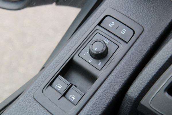 Volkswagen Transporter 2.0 TDI DSG L2H1 Comfortline / Automaat / Trekhaak / App connect
