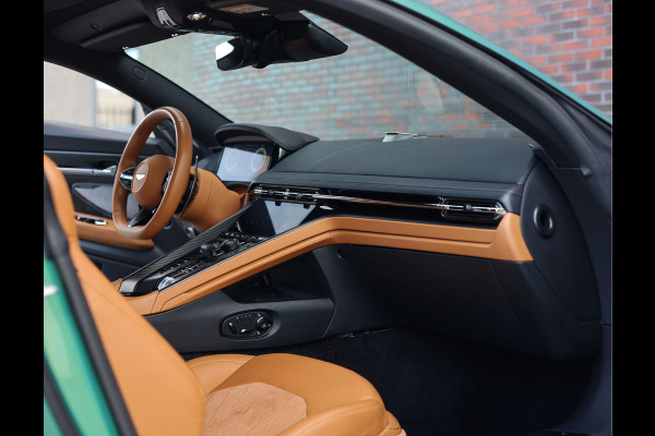 Aston Martin DB12 4.0 V8 | Iridiscent Emerald - Oxford Tan