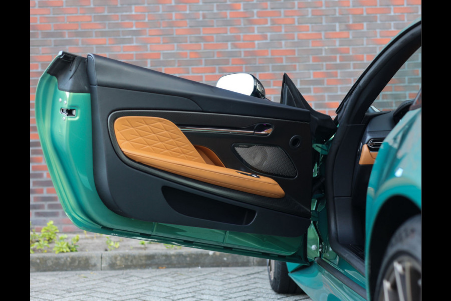 Aston Martin DB12 4.0 V8 | Iridiscent Emerald - Oxford Tan
