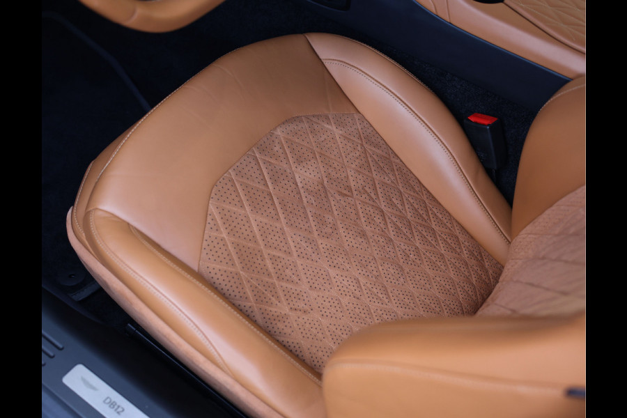 Aston Martin DB12 4.0 V8 | Iridiscent Emerald - Oxford Tan