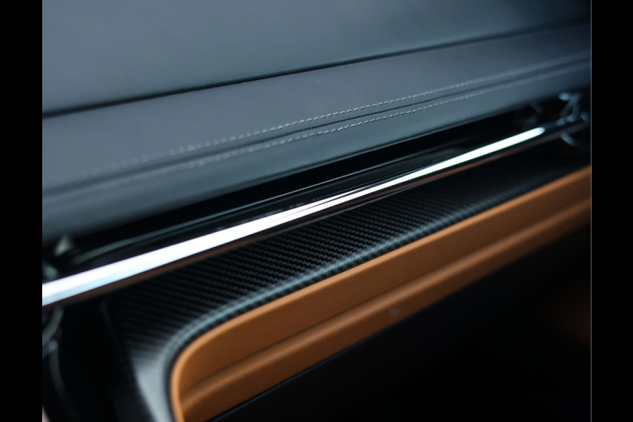 Aston Martin DB12 4.0 V8 | Iridiscent Emerald - Oxford Tan