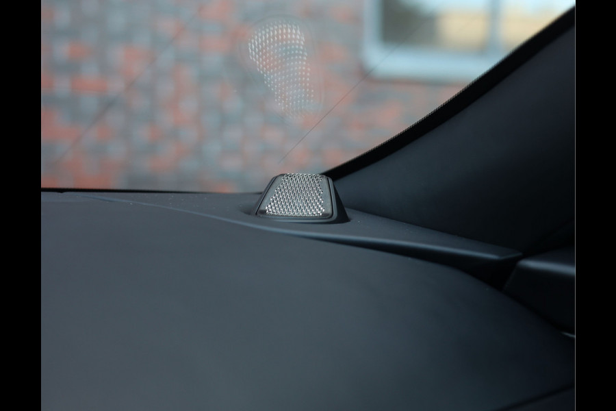 Aston Martin DB12 4.0 V8 | Iridiscent Emerald - Oxford Tan