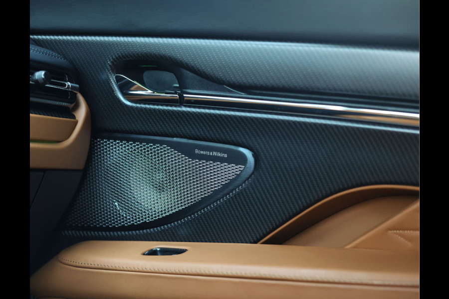 Aston Martin DB12 4.0 V8 | Iridiscent Emerald - Oxford Tan