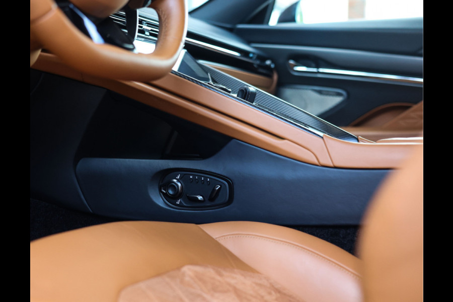 Aston Martin DB12 4.0 V8 | Iridiscent Emerald - Oxford Tan