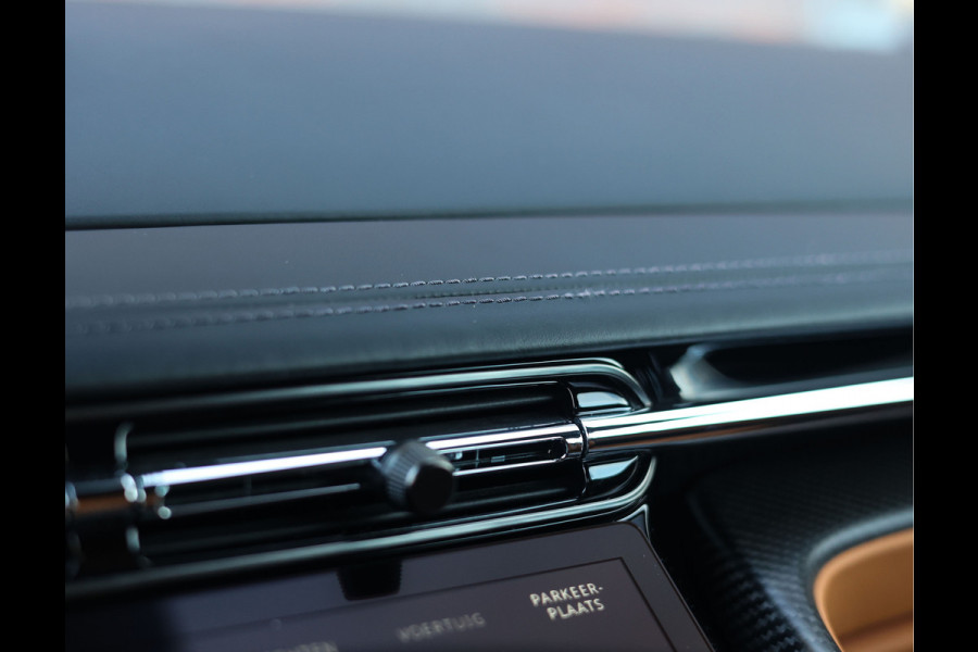 Aston Martin DB12 4.0 V8 | Iridiscent Emerald - Oxford Tan