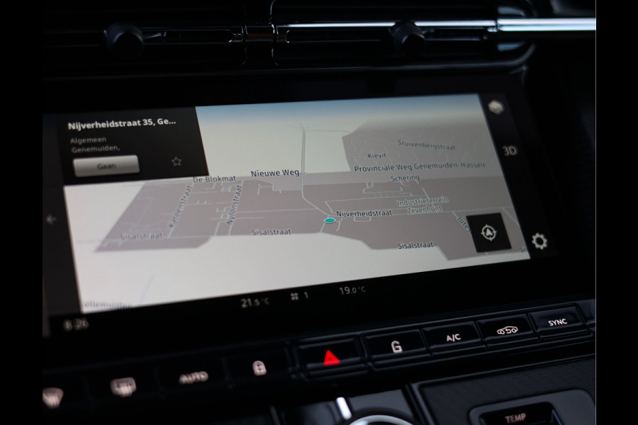 Aston Martin DB12 4.0 V8 | Iridiscent Emerald - Oxford Tan