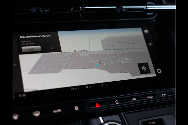 Aston Martin DB12 4.0 V8 | Iridiscent Emerald - Oxford Tan