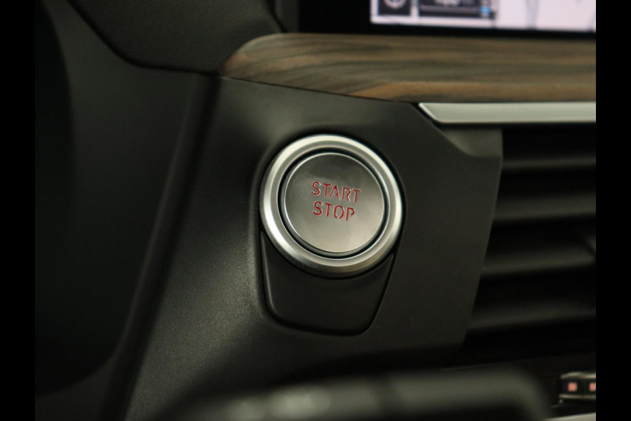 BMW X3 xDrive30e M Sport | Panoramadak | Trekhaak | Head-Up | Stoelverwarming | Leder | Live Cockpit | Stuurverwarming | Carplay | Camera | 20'' | Navigatie | Keyless | PHEV | Plug In