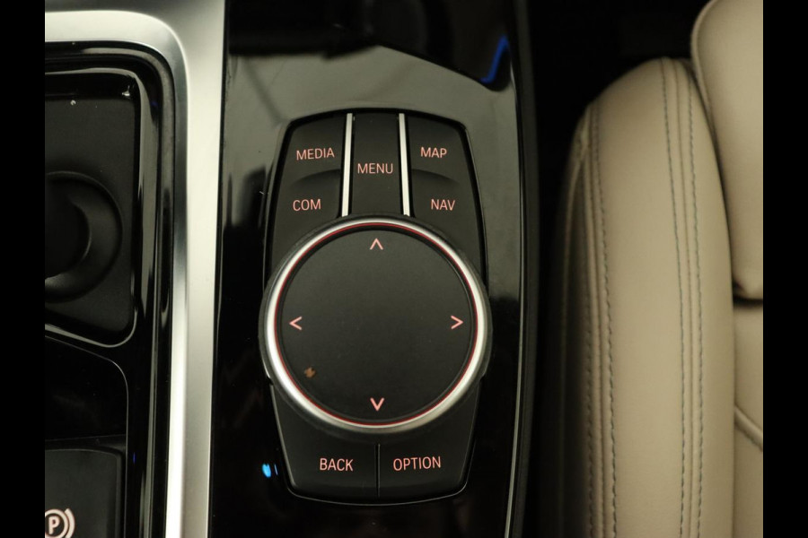 BMW X3 xDrive30e M Sport | Panoramadak | Trekhaak | Head-Up | Stoelverwarming | Leder | Live Cockpit | Stuurverwarming | Carplay | Camera | 20'' | Navigatie | Keyless | PHEV | Plug In