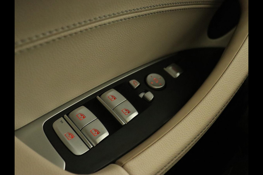 BMW X3 xDrive30e M Sport | Panoramadak | Trekhaak | Head-Up | Stoelverwarming | Leder | Live Cockpit | Stuurverwarming | Carplay | Camera | 20'' | Navigatie | Keyless | PHEV | Plug In