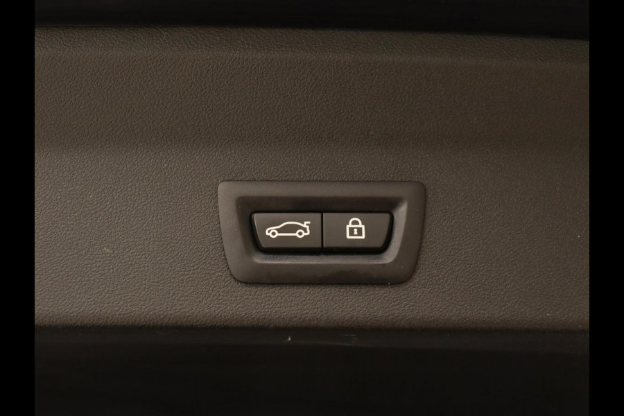 BMW X3 xDrive30e M Sport | Panoramadak | Trekhaak | Head-Up | Stoelverwarming | Leder | Live Cockpit | Stuurverwarming | Carplay | Camera | 20'' | Navigatie | Keyless | PHEV | Plug In