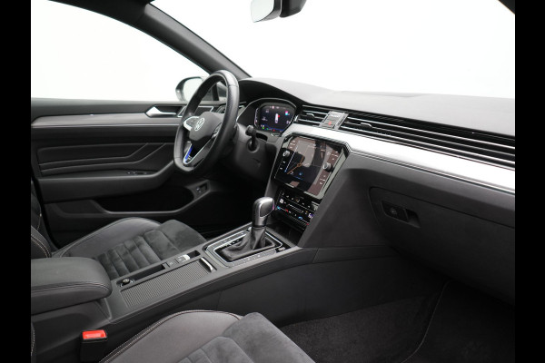 Volkswagen Passat Variant 1.4 TSI GTE Business Plug In Hybrid 218pk Dealer O.H PHEV | Trekhaak Af Fabriek | Adaptive Cruise | Alcantara Sportstoelen Massage & Verwarmd | IQ Light | Apple Carplay | Keyless | Blis | Navigatie | Virtual | DAB |
