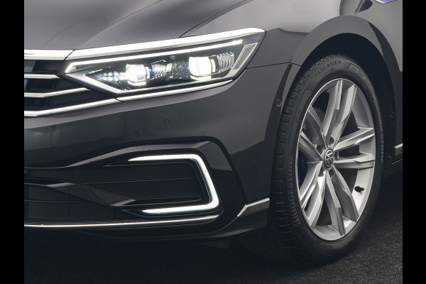 Volkswagen Passat Variant 1.4 TSI GTE Business Plug In Hybrid 218pk Dealer O.H PHEV | Trekhaak Af Fabriek | Adaptive Cruise | Alcantara Sportstoelen Massage & Verwarmd | IQ Light | Apple Carplay | Keyless | Blis | Navigatie | Virtual | DAB |