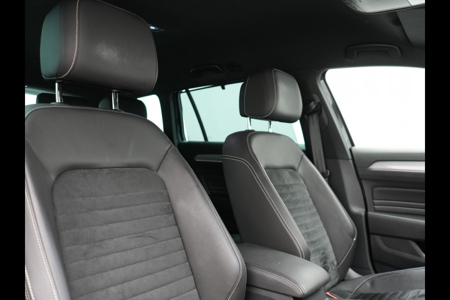 Volkswagen Passat Variant 1.4 TSI GTE Business Plug In Hybrid 218pk Dealer O.H PHEV | Trekhaak Af Fabriek | Adaptive Cruise | Alcantara Sportstoelen Massage & Verwarmd | IQ Light | Apple Carplay | Keyless | Blis | Navigatie | Virtual | DAB |