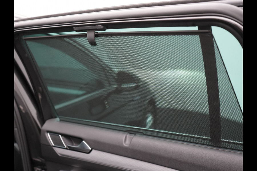 Volkswagen Passat Variant 1.4 TSI GTE Business Plug In Hybrid 218pk Dealer O.H PHEV | Trekhaak Af Fabriek | Adaptive Cruise | Alcantara Sportstoelen Massage & Verwarmd | IQ Light | Apple Carplay | Keyless | Blis | Navigatie | Virtual | DAB |