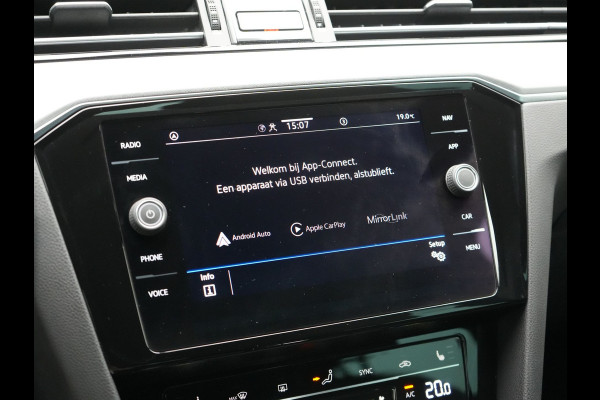 Volkswagen Passat Variant 1.4 TSI GTE Business Plug In Hybrid 218pk Dealer O.H PHEV | Trekhaak Af Fabriek | Adaptive Cruise | Alcantara Sportstoelen Massage & Verwarmd | IQ Light | Apple Carplay | Keyless | Blis | Navigatie | Virtual | DAB |
