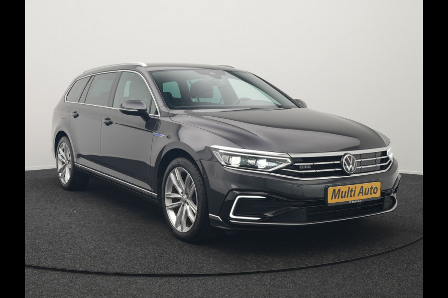 Volkswagen Passat Variant 1.4 TSI GTE Business Plug In Hybrid 218pk Dealer O.H PHEV | Trekhaak Af Fabriek | Adaptive Cruise | Alcantara Sportstoelen Massage & Verwarmd | IQ Light | Apple Carplay | Keyless | Blis | Navigatie | Virtual | DAB |