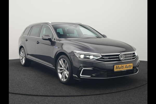 Volkswagen Passat Variant 1.4 TSI GTE Business Plug In Hybrid 218pk Dealer O.H PHEV | Trekhaak Af Fabriek | Adaptive Cruise | Alcantara Sportstoelen Massage & Verwarmd | IQ Light | Apple Carplay | Keyless | Blis | Navigatie | Virtual | DAB |