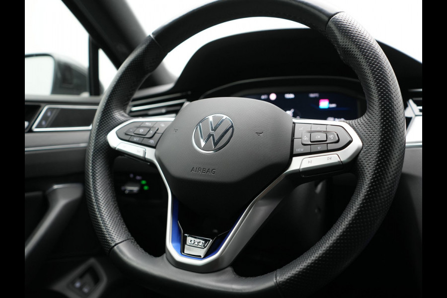 Volkswagen Passat Variant 1.4 TSI GTE Business Plug In Hybrid 218pk Dealer O.H PHEV | Trekhaak Af Fabriek | Adaptive Cruise | Alcantara Sportstoelen Massage & Verwarmd | IQ Light | Apple Carplay | Keyless | Blis | Navigatie | Virtual | DAB |