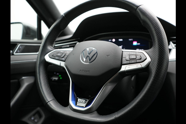 Volkswagen Passat Variant 1.4 TSI GTE Business Plug In Hybrid 218pk Dealer O.H PHEV | Trekhaak Af Fabriek | Adaptive Cruise | Alcantara Sportstoelen Massage & Verwarmd | IQ Light | Apple Carplay | Keyless | Blis | Navigatie | Virtual | DAB |