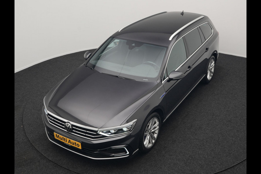 Volkswagen Passat Variant 1.4 TSI GTE Business Plug In Hybrid 218pk Dealer O.H PHEV | Trekhaak Af Fabriek | Adaptive Cruise | Alcantara Sportstoelen Massage & Verwarmd | IQ Light | Apple Carplay | Keyless | Blis | Navigatie | Virtual | DAB |
