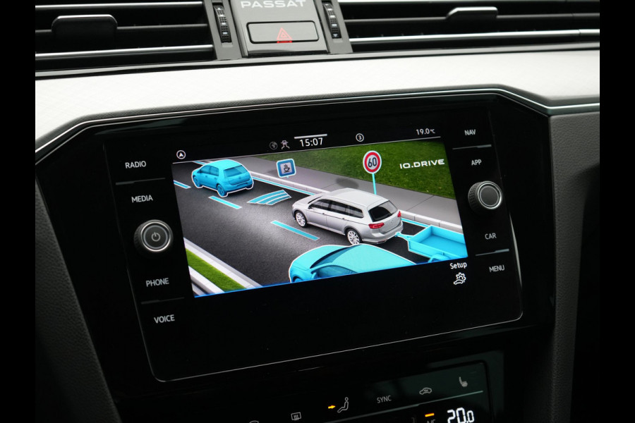 Volkswagen Passat Variant 1.4 TSI GTE Business Plug In Hybrid 218pk Dealer O.H PHEV | Trekhaak Af Fabriek | Adaptive Cruise | Alcantara Sportstoelen Massage & Verwarmd | IQ Light | Apple Carplay | Keyless | Blis | Navigatie | Virtual | DAB |