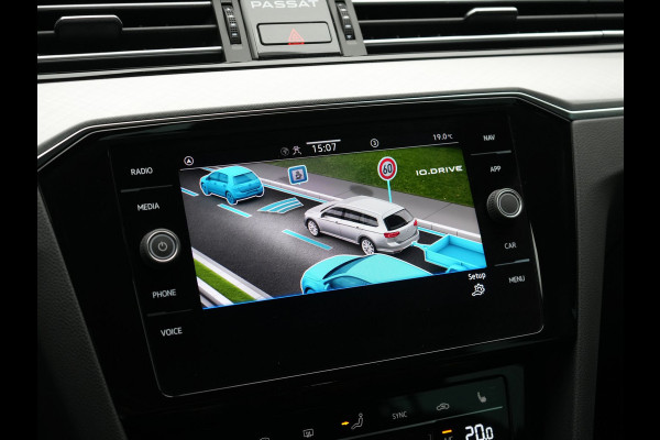 Volkswagen Passat Variant 1.4 TSI GTE Business Plug In Hybrid 218pk Dealer O.H PHEV | Trekhaak Af Fabriek | Adaptive Cruise | Alcantara Sportstoelen Massage & Verwarmd | IQ Light | Apple Carplay | Keyless | Blis | Navigatie | Virtual | DAB |