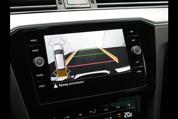 Volkswagen Passat Variant 1.4 TSI GTE Business Plug In Hybrid 218pk Dealer O.H PHEV | Trekhaak Af Fabriek | Adaptive Cruise | Alcantara Sportstoelen Massage & Verwarmd | IQ Light | Apple Carplay | Keyless | Blis | Navigatie | Virtual | DAB |