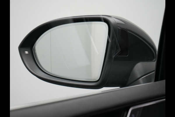 Volkswagen Passat Variant 1.4 TSI GTE Business Plug In Hybrid 218pk Dealer O.H PHEV | Trekhaak Af Fabriek | Adaptive Cruise | Alcantara Sportstoelen Massage & Verwarmd | IQ Light | Apple Carplay | Keyless | Blis | Navigatie | Virtual | DAB |