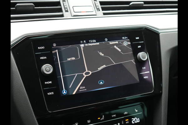 Volkswagen Passat Variant 1.4 TSI GTE Business Plug In Hybrid 218pk Dealer O.H PHEV | Trekhaak Af Fabriek | Adaptive Cruise | Alcantara Sportstoelen Massage & Verwarmd | IQ Light | Apple Carplay | Keyless | Blis | Navigatie | Virtual | DAB |
