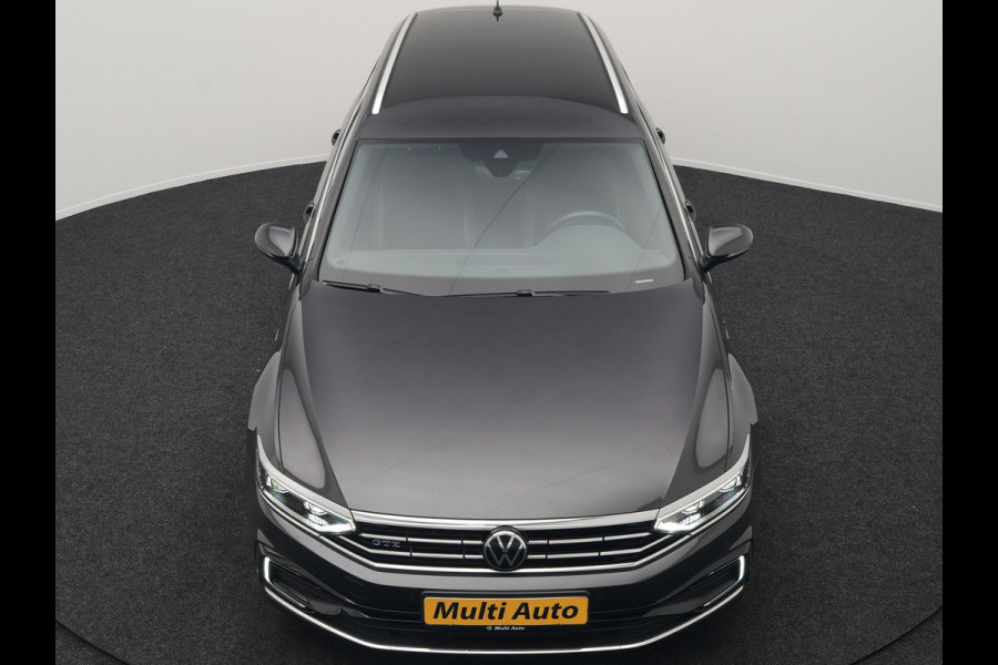 Volkswagen Passat Variant 1.4 TSI GTE Business Plug In Hybrid 218pk Dealer O.H PHEV | Trekhaak Af Fabriek | Adaptive Cruise | Alcantara Sportstoelen Massage & Verwarmd | IQ Light | Apple Carplay | Keyless | Blis | Navigatie | Virtual | DAB |