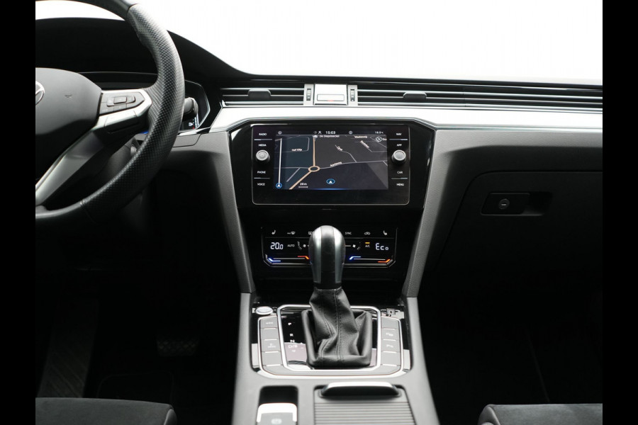 Volkswagen Passat Variant 1.4 TSI GTE Business Plug In Hybrid 218pk Dealer O.H PHEV | Trekhaak Af Fabriek | Adaptive Cruise | Alcantara Sportstoelen Massage & Verwarmd | IQ Light | Apple Carplay | Keyless | Blis | Navigatie | Virtual | DAB |
