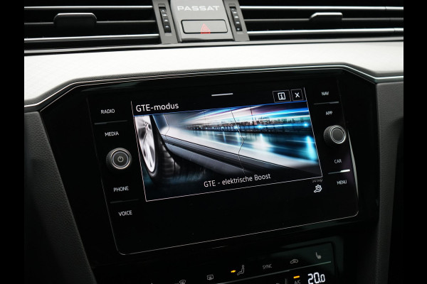 Volkswagen Passat Variant 1.4 TSI GTE Business Plug In Hybrid 218pk Dealer O.H PHEV | Trekhaak Af Fabriek | Adaptive Cruise | Alcantara Sportstoelen Massage & Verwarmd | IQ Light | Apple Carplay | Keyless | Blis | Navigatie | Virtual | DAB |