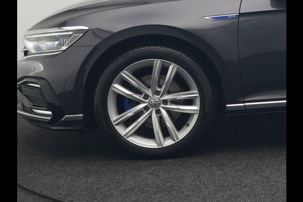 Volkswagen Passat Variant 1.4 TSI GTE Business Plug In Hybrid 218pk Dealer O.H PHEV | Trekhaak Af Fabriek | Adaptive Cruise | Alcantara Sportstoelen Massage & Verwarmd | IQ Light | Apple Carplay | Keyless | Blis | Navigatie | Virtual | DAB |