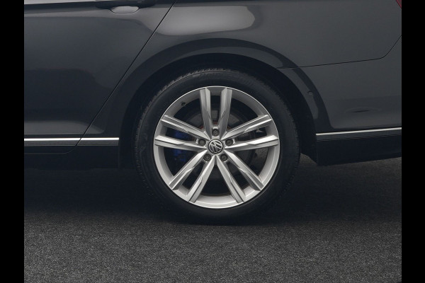 Volkswagen Passat Variant 1.4 TSI GTE Business Plug In Hybrid 218pk Dealer O.H PHEV | Trekhaak Af Fabriek | Adaptive Cruise | Alcantara Sportstoelen Massage & Verwarmd | IQ Light | Apple Carplay | Keyless | Blis | Navigatie | Virtual | DAB |