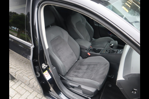 Volkswagen Golf 1.5 TSI Life Business / LED