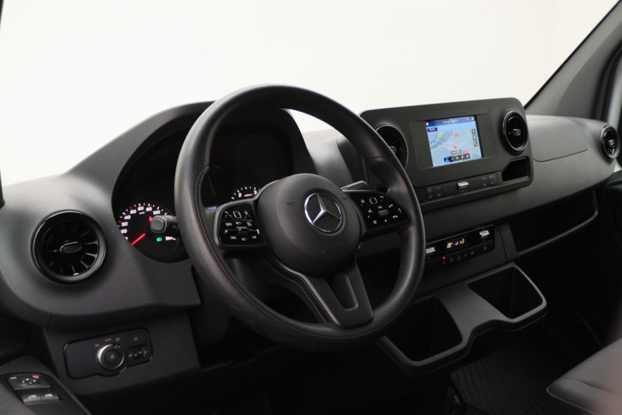Mercedes-Benz Sprinter 317 CDI Aut. L2H1 Leer, 3-Zits, Camera, Standkachel, Apple Carplay, Cruise, DAB Mercedes-Benz Sprinter 317 CDI Aut. L2H1 Leer, 3-Zits, Camera, Standkachel, Apple Carplay, Cruise, DAB