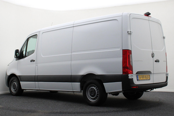 Mercedes-Benz Sprinter 317 CDI Aut. L2H1 Leer, 3-Zits, Camera, Standkachel, Apple Carplay, Cruise, DAB Mercedes-Benz Sprinter 317 CDI Aut. L2H1 Leer, 3-Zits, Camera, Standkachel, Apple Carplay, Cruise, DAB