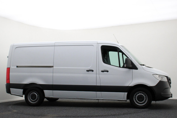 Mercedes-Benz Sprinter 317 CDI Aut. L2H1 Leer, 3-Zits, Camera, Standkachel, Apple Carplay, Cruise, DAB Mercedes-Benz Sprinter 317 CDI Aut. L2H1 Leer, 3-Zits, Camera, Standkachel, Apple Carplay, Cruise, DAB