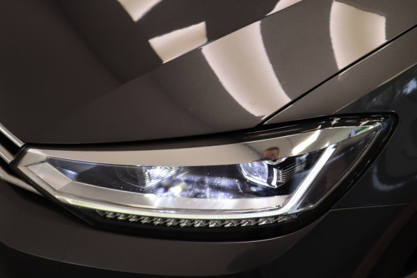 Volkswagen Touran 1.5 TSI Highline Business R Navigatie Full-led Adaptive-Cruise