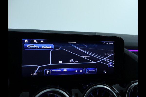 Mercedes-Benz GLA 250 e AMG Plug-In Hybride AMG Line | Dodehoek Assist | 11kW Laden | MiltiBeam Koplampen | Stuur en Stoelverwarming. Inclusief 24 maanden MB Certified garantie voor Europa.