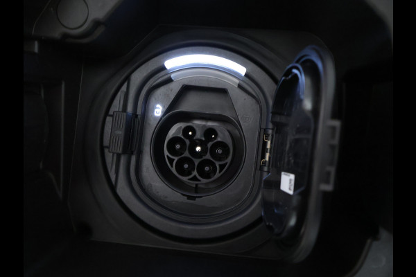 Mercedes-Benz GLA 250 e AMG Plug-In Hybride AMG Line | Dodehoek Assist | 11kW Laden | MiltiBeam Koplampen | Stuur en Stoelverwarming. Inclusief 24 maanden MB Certified garantie voor Europa.
