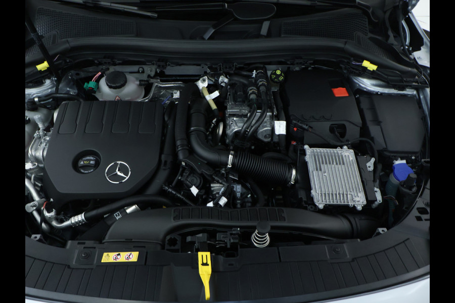 Mercedes-Benz GLA 250 e AMG Plug-In Hybride AMG Line | Dodehoek Assist | 11kW Laden | MiltiBeam Koplampen | Stuur en Stoelverwarming. Inclusief 24 maanden MB Certified garantie voor Europa.