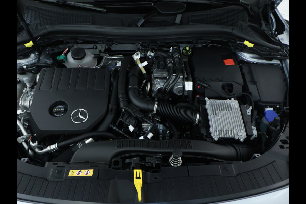 Mercedes-Benz GLA 250 e AMG Plug-In Hybride AMG Line | Dodehoek Assist | 11kW Laden | MiltiBeam Koplampen | Stuur en Stoelverwarming. Inclusief 24 maanden MB Certified garantie voor Europa.