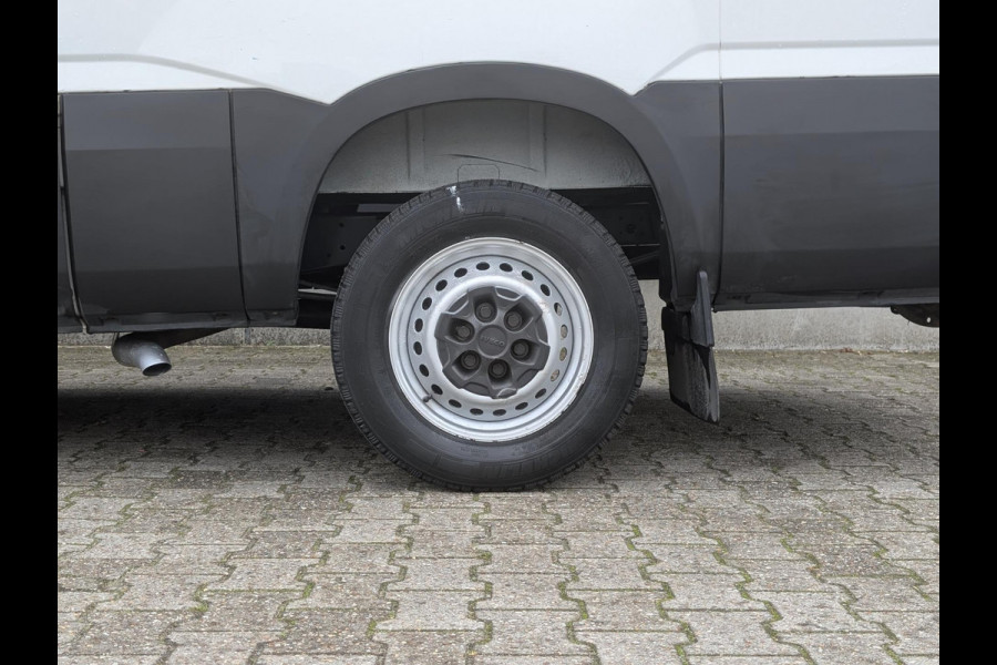Iveco Daily 35S14V 2.3 AUTOMAAT 3500KG TREKHAAK CRUISE AIRCO NAVI