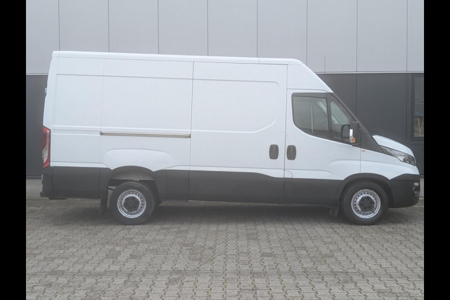 Iveco Daily 35S14V 2.3 AUTOMAAT 3500KG TREKHAAK CRUISE AIRCO NAVI